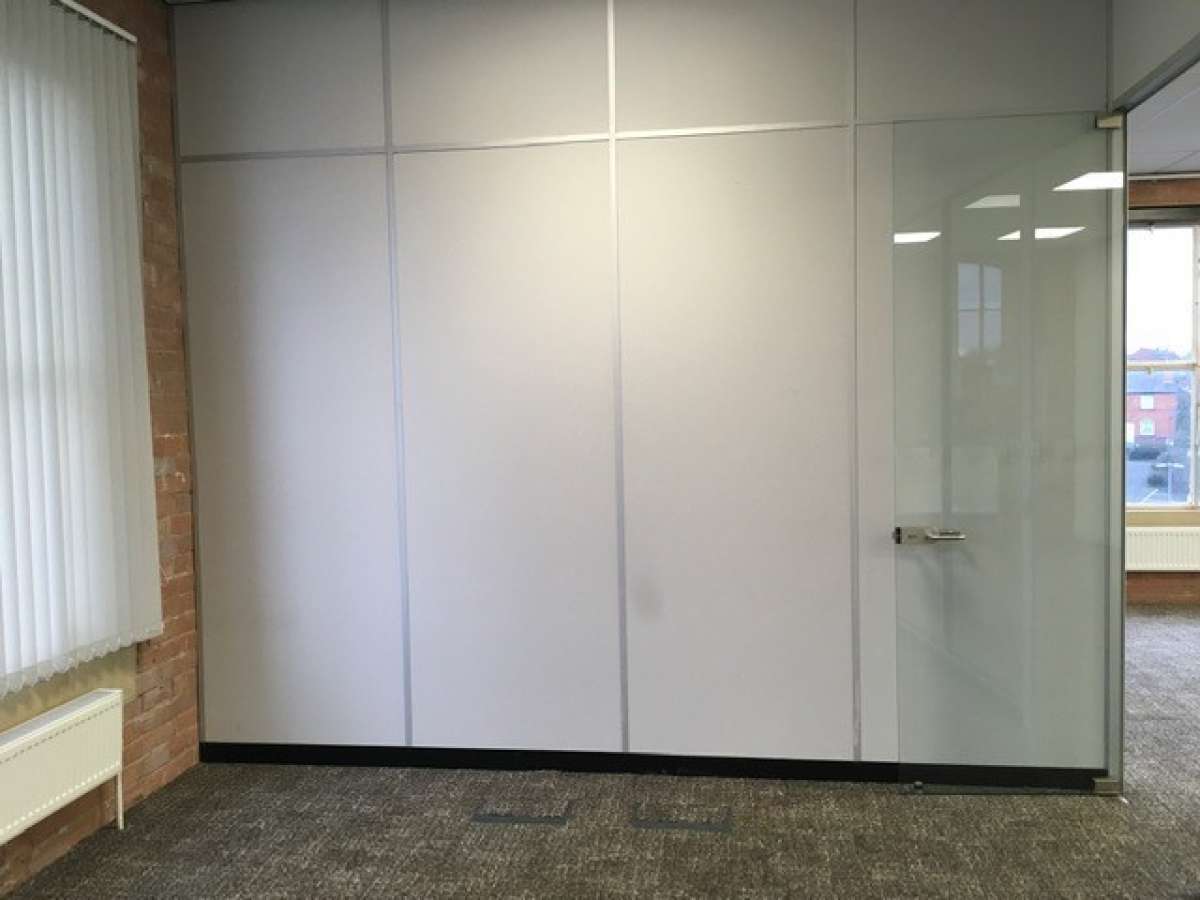 Office in Hinckley - photo 4