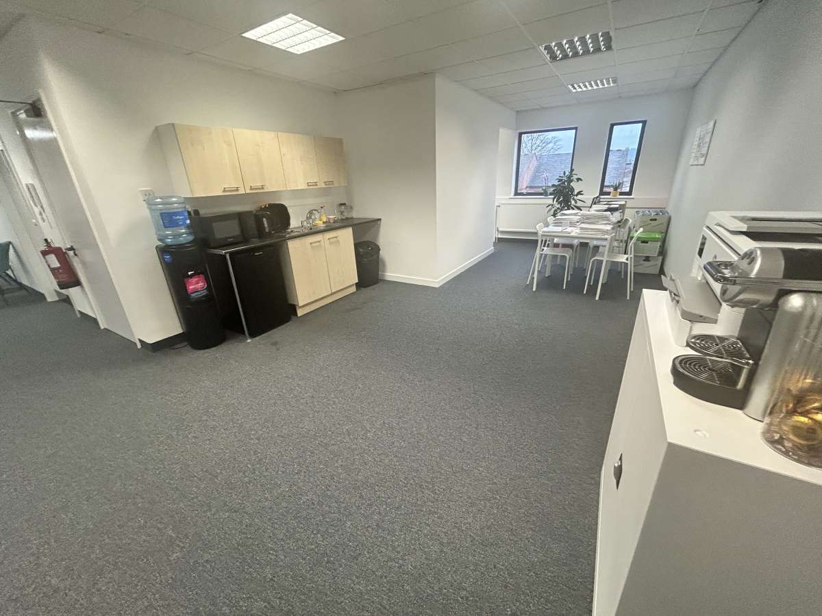 Office in Gloucester - photo 4