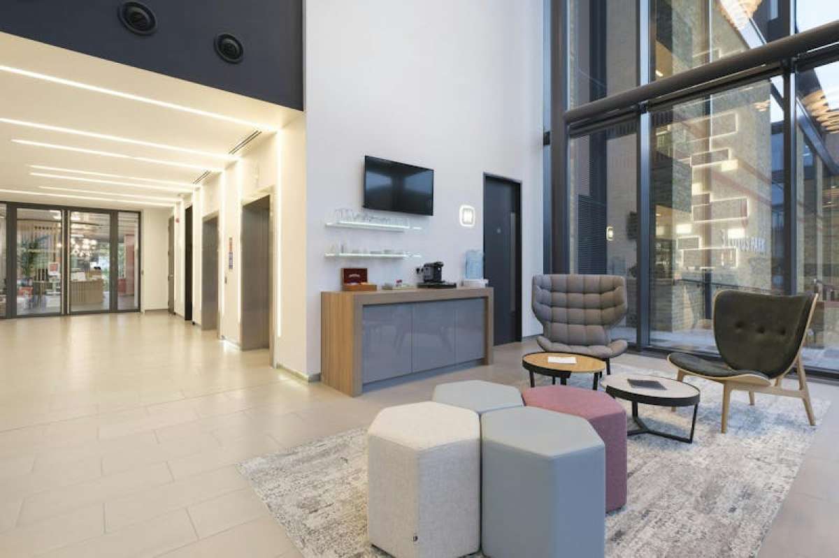 Office in Staines - photo 3