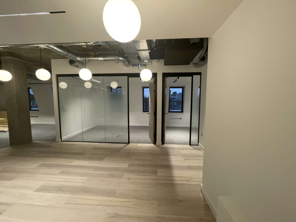 Office in London - photo 3