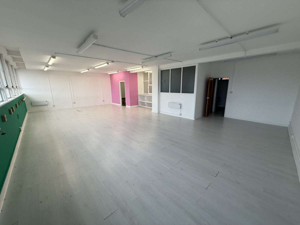 Office in Hinckley - photo 4