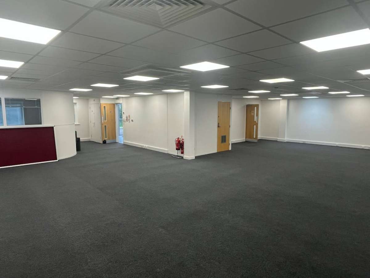 Office in Winchester - photo 3