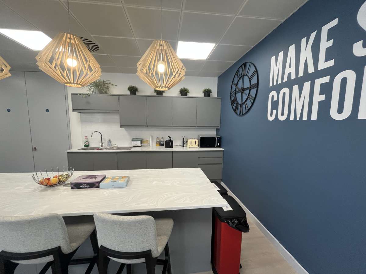 Office in Crawley - photo 3