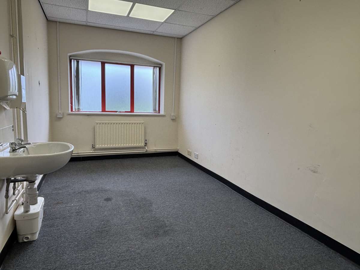 Office in Lincoln - photo 2