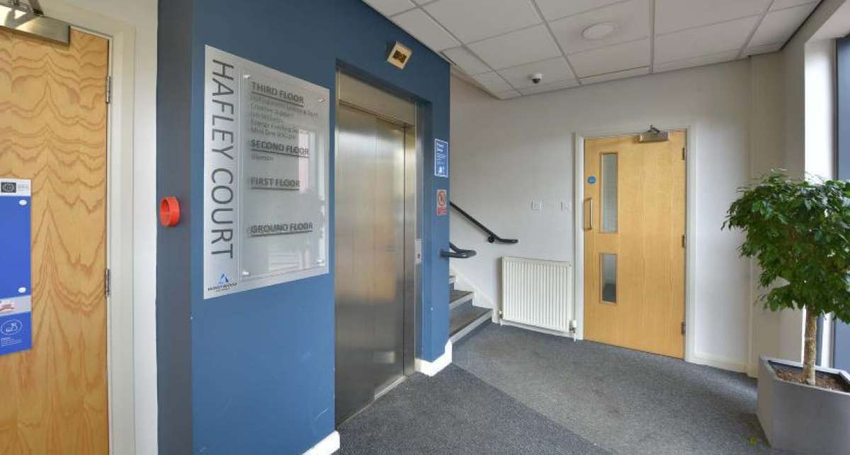 Office in Rochdale - photo 3