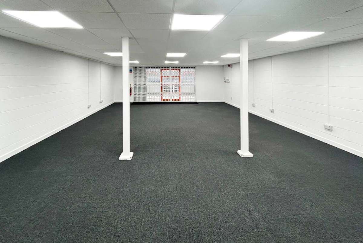 Office in Normanton - photo 4