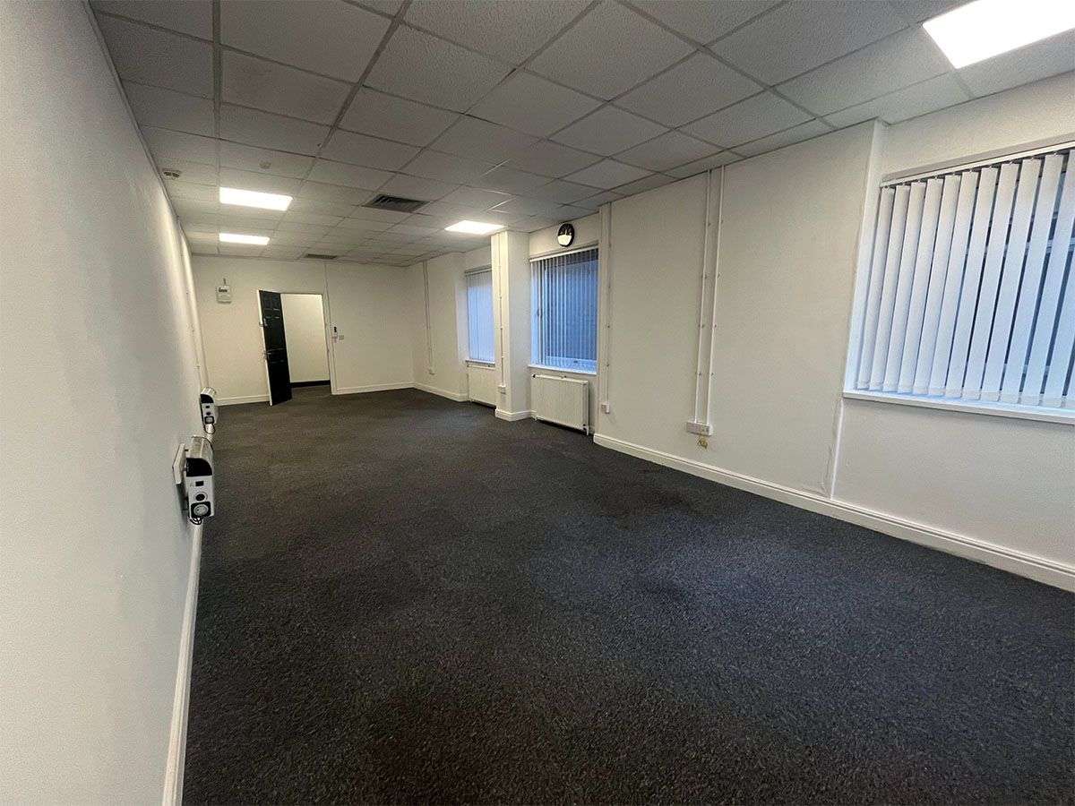 Office in Wirral - photo 4