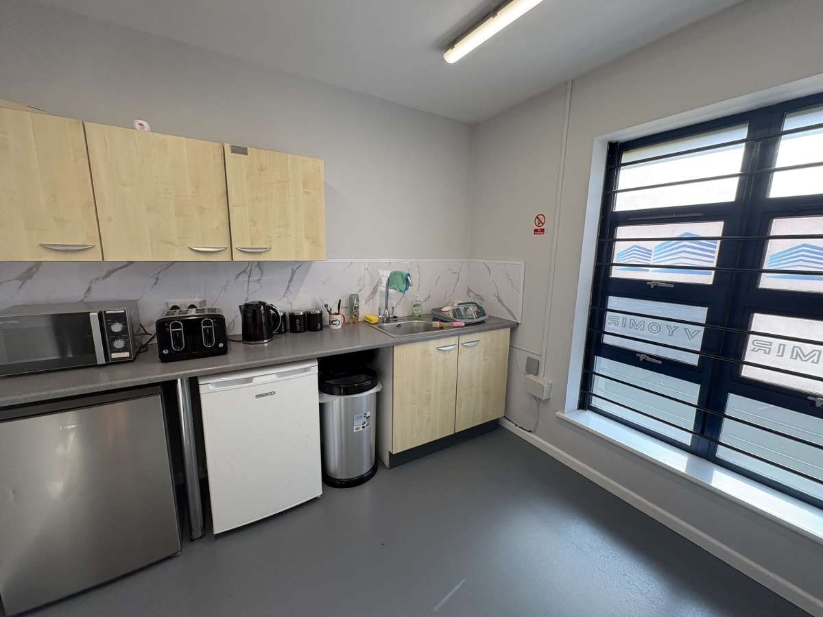 Office in Fareham - photo 3