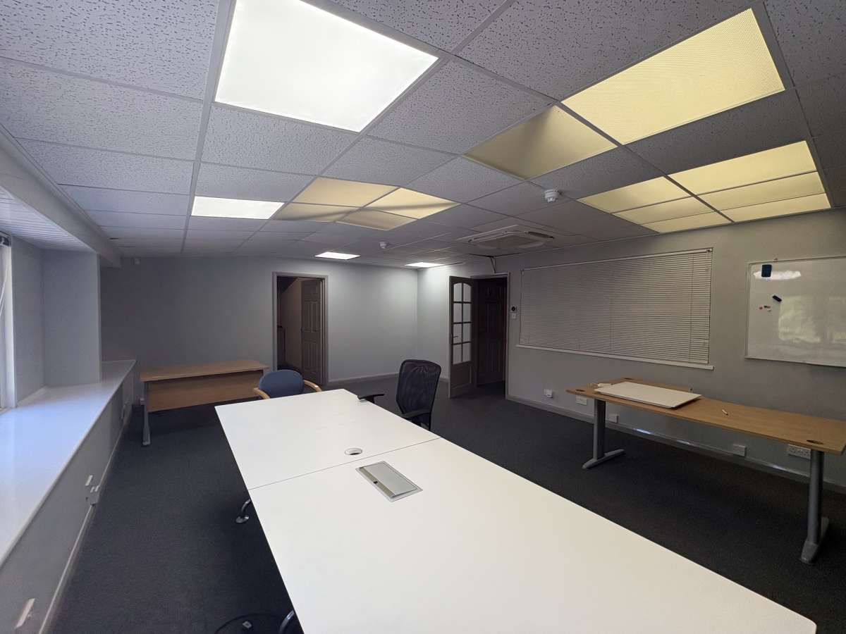 Office in Fareham - photo 4