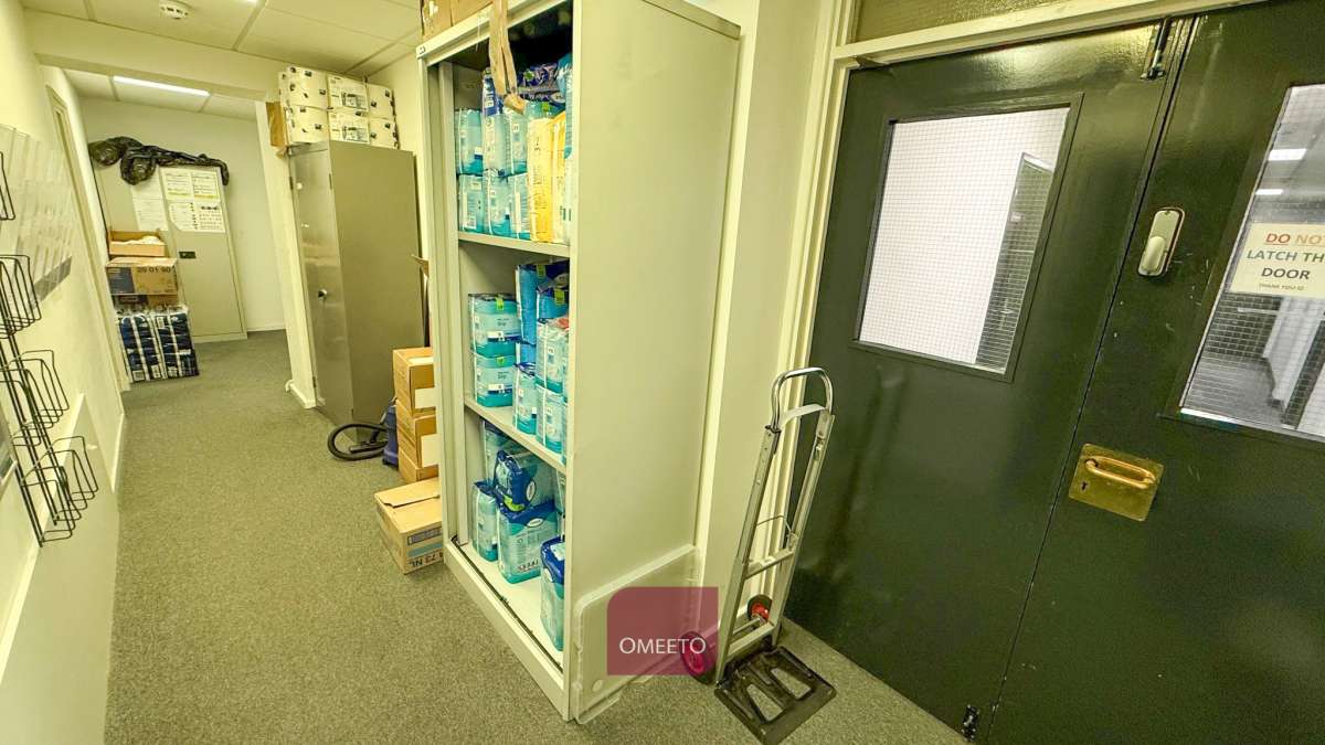 Office in Burton On Trent - photo 2