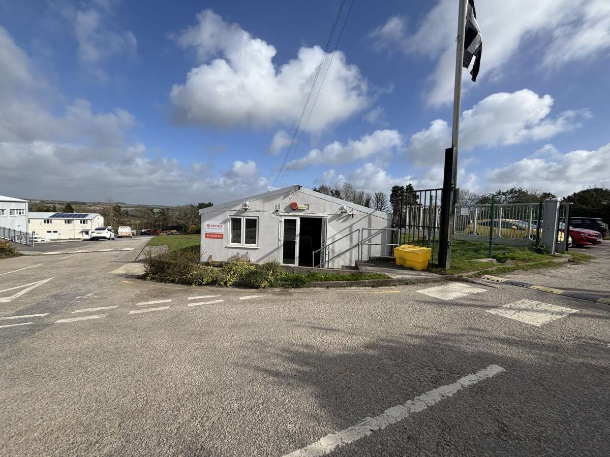 Office To Let, Bissoe