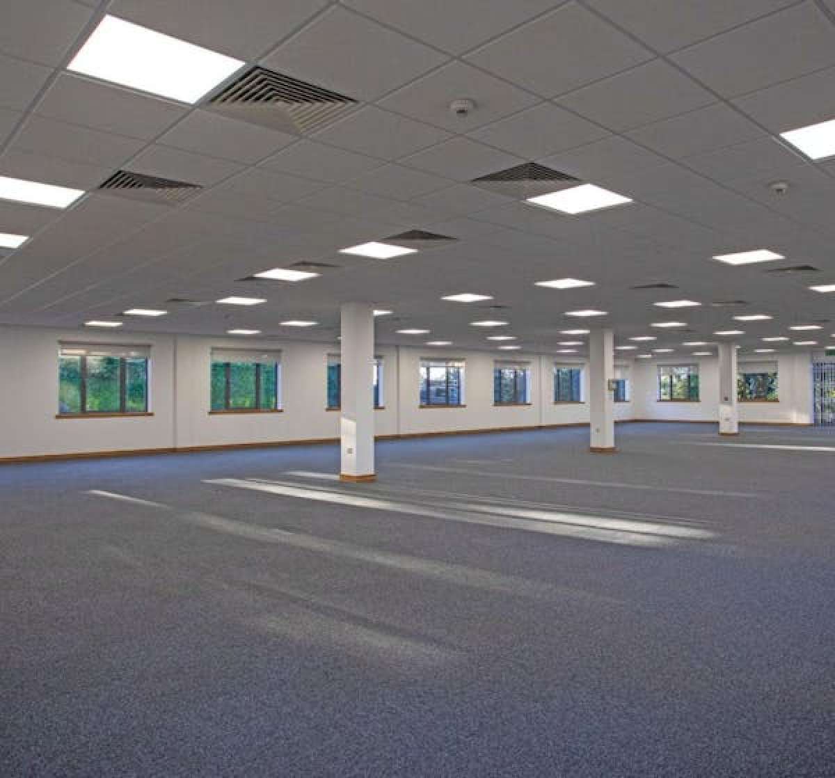 Office in Halesowen - photo 3
