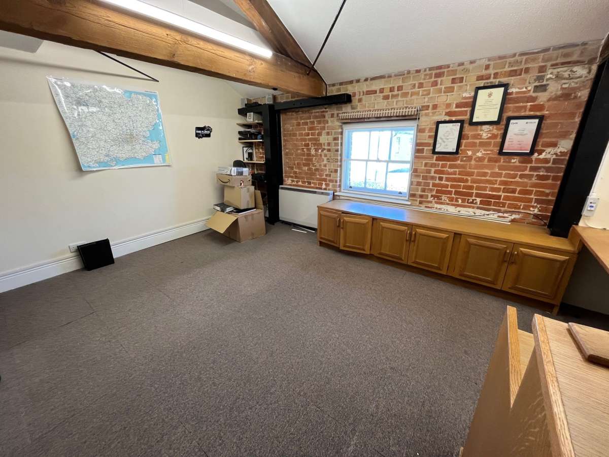 Office in West Bergholt - photo 4