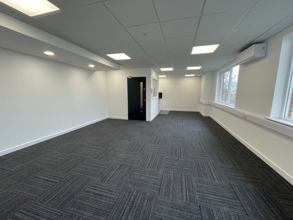 Office in Newmarket - photo 2