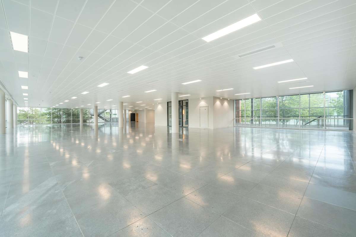 Office in Gatwick - photo 3