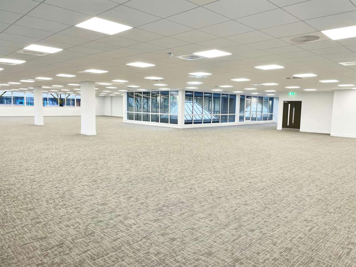 Office in Crawley - photo 2