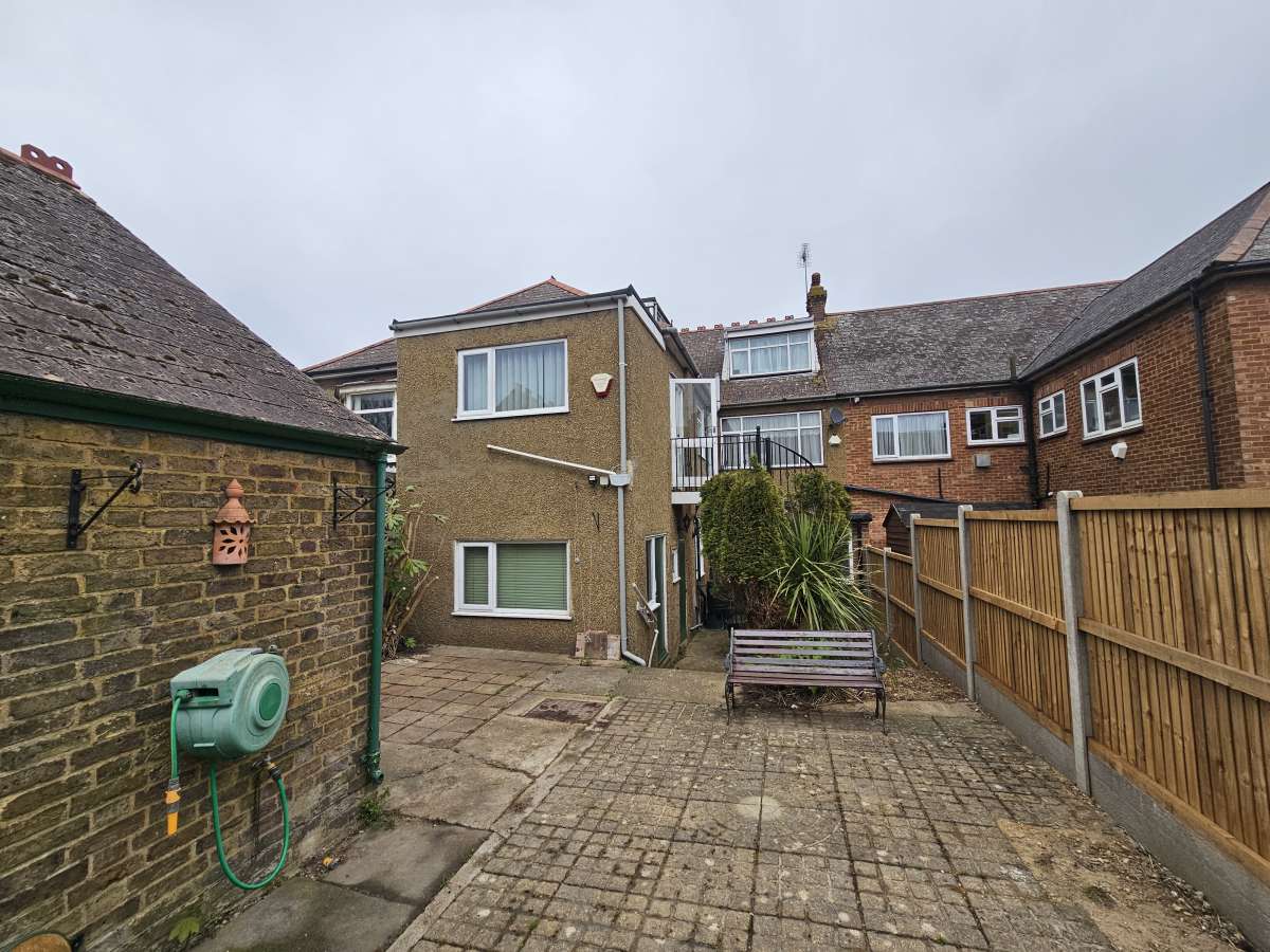 Office in Gillingham - photo 3