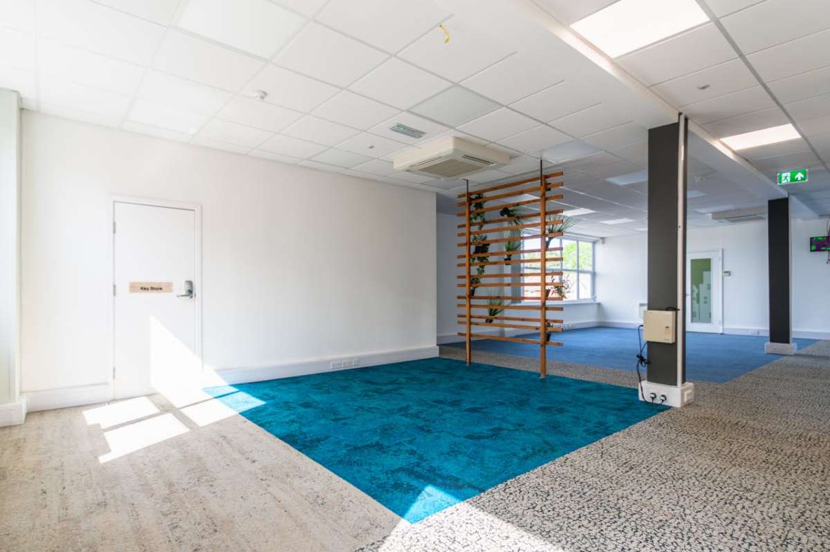 Office in Ferndown - photo 3