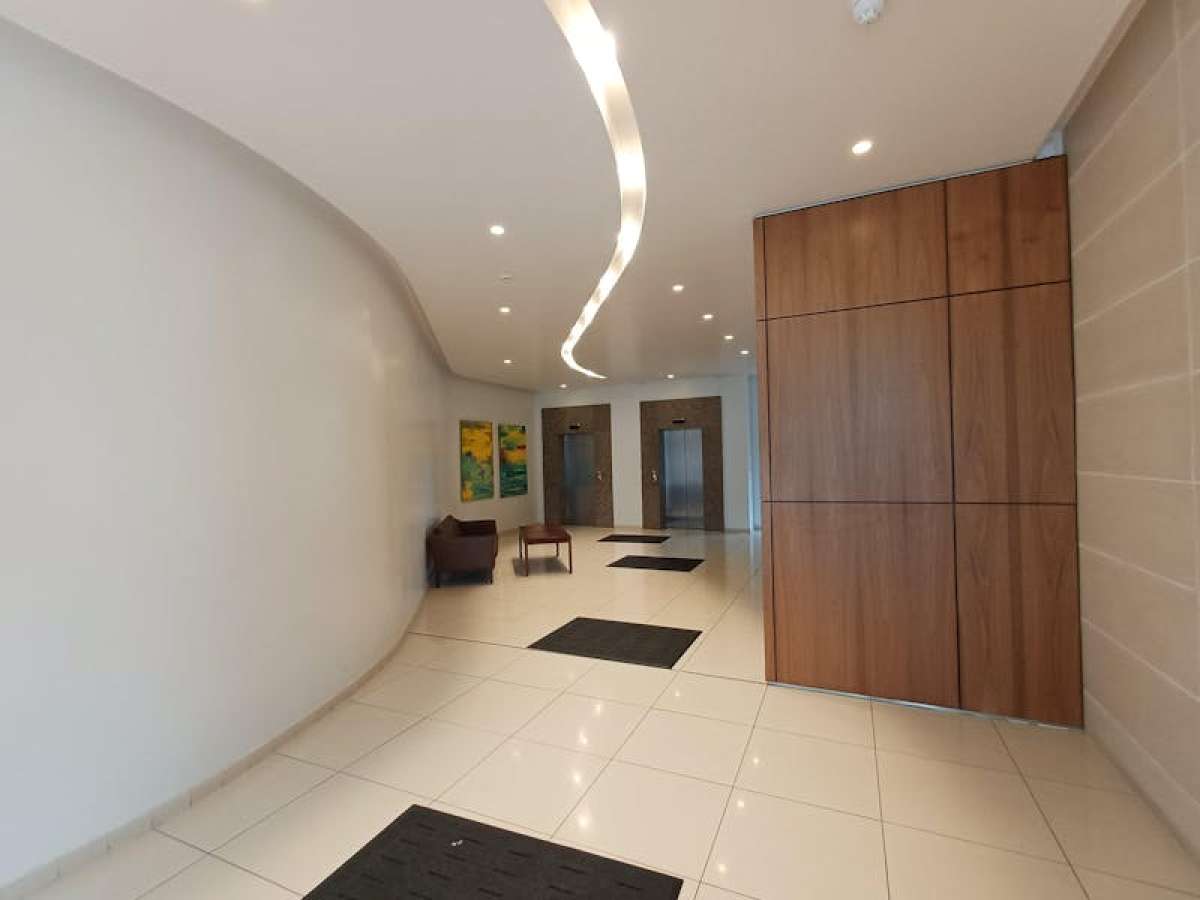 Office in Crawley - photo 2