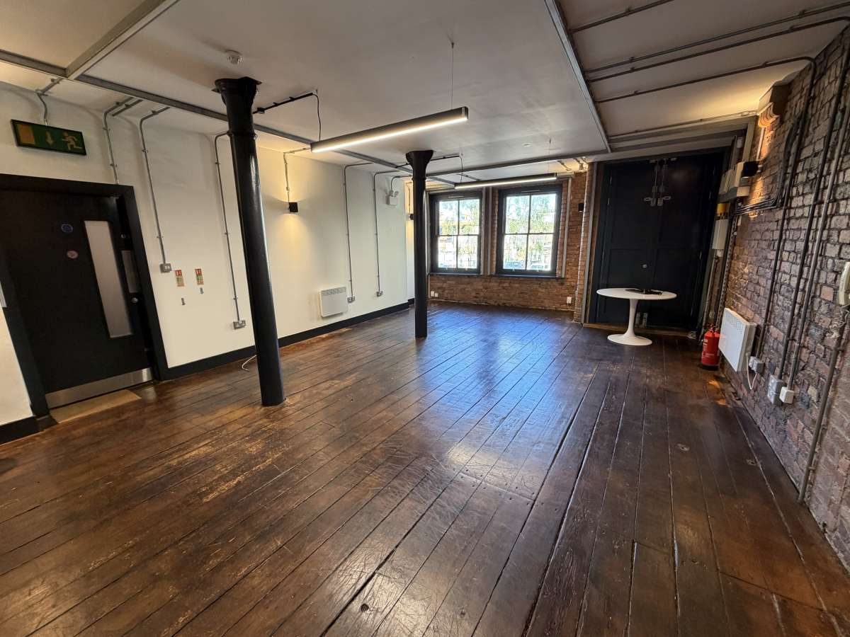 Office in Manchester - photo 2