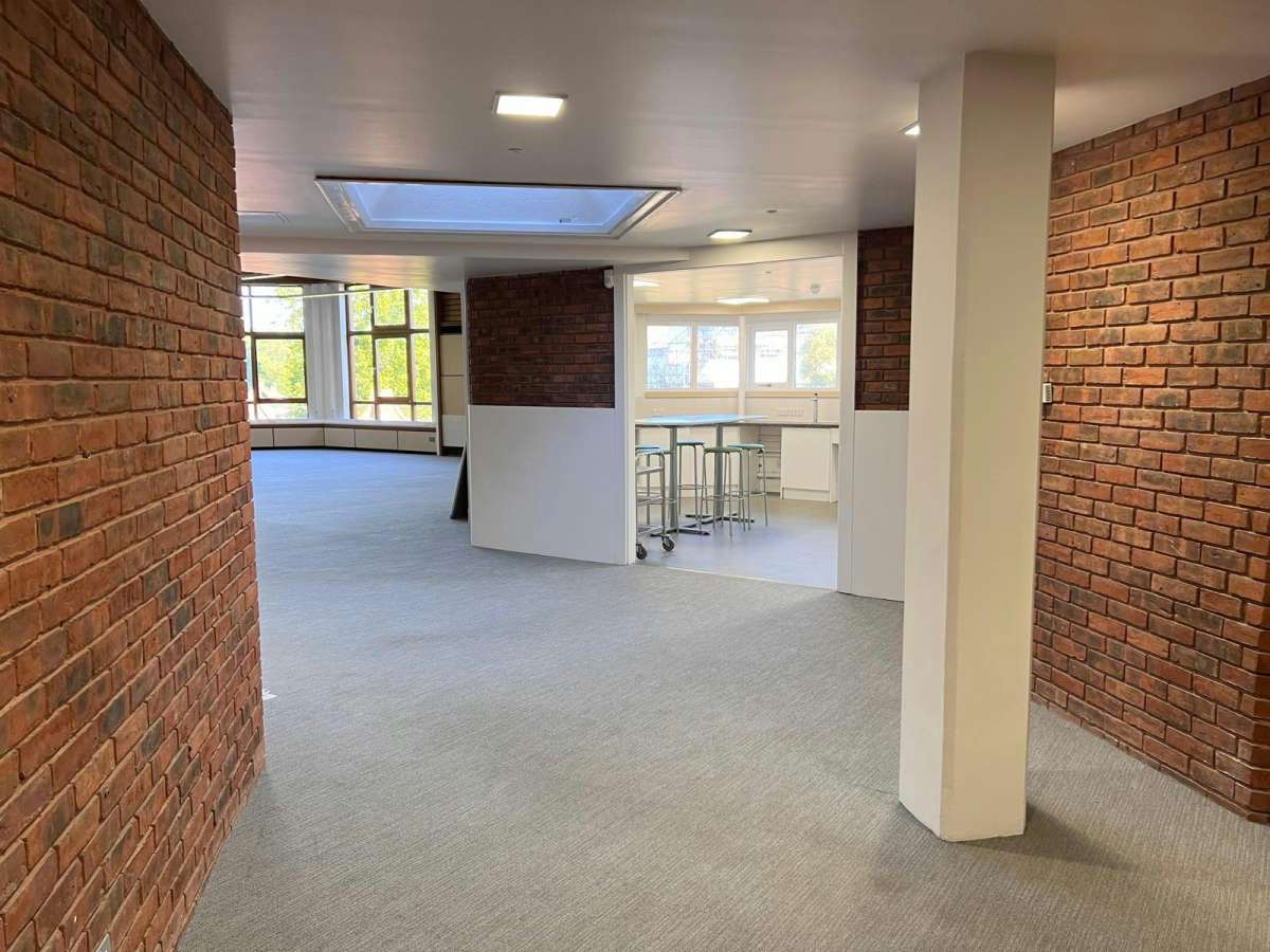 Office in Dorking - photo 3