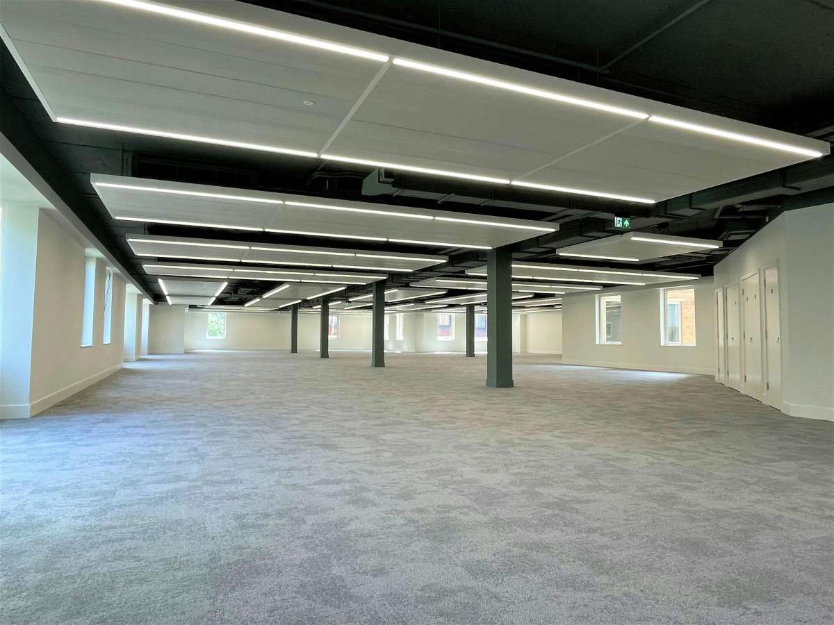 Office in Crawley - photo 4