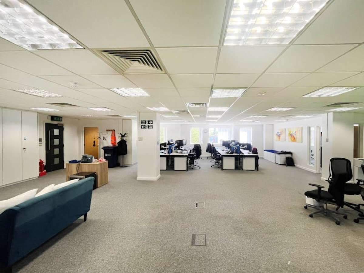 Office in Farnham - photo 3