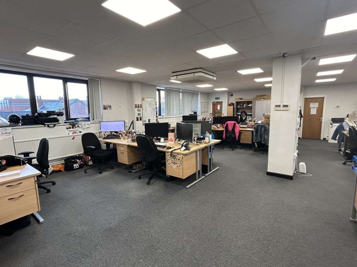 Office in Stockport - photo 2