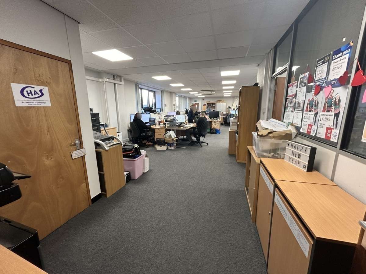 Office in Stockport - photo 4