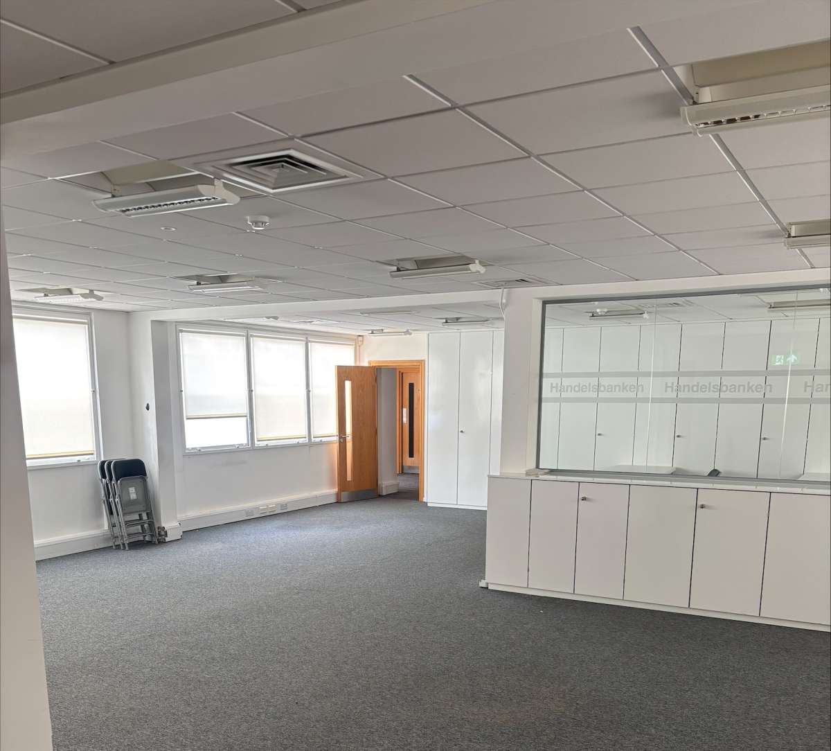 Office in Epsom - photo 4