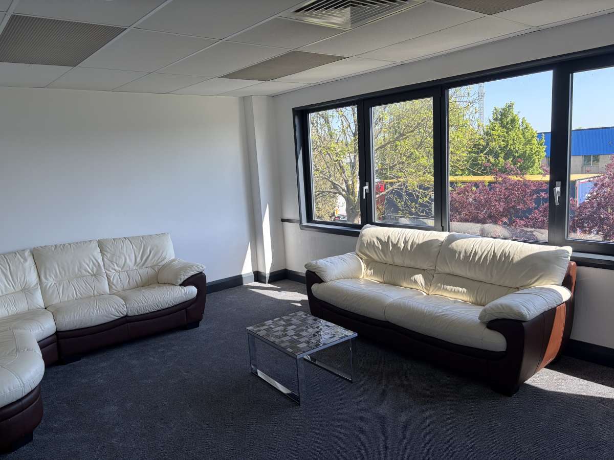 Office in Meridian Business Park - photo 4