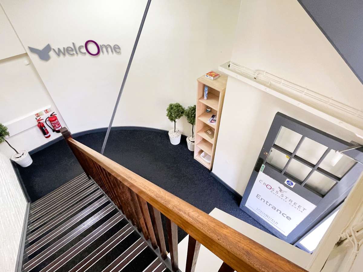 Office in Burton On Trent - photo 3