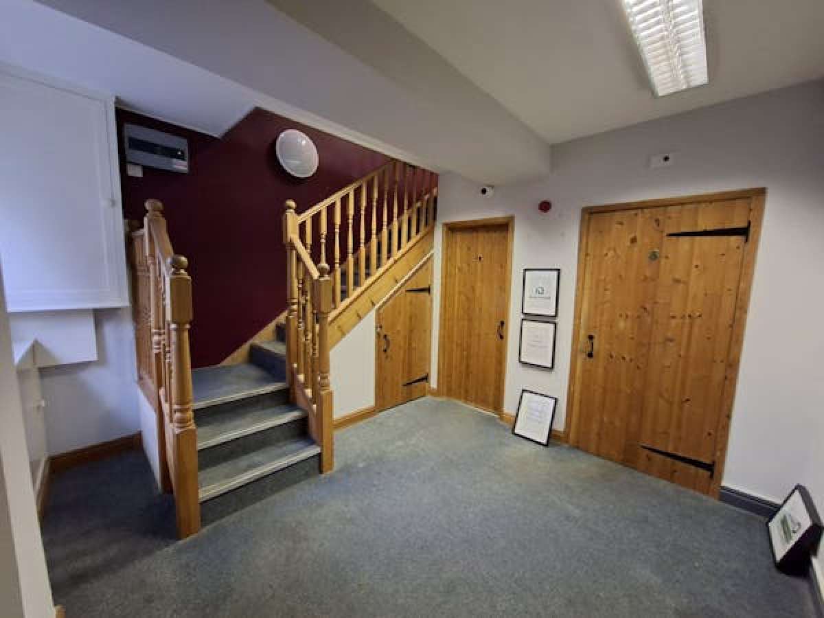 Office in Macclesfield - photo 2