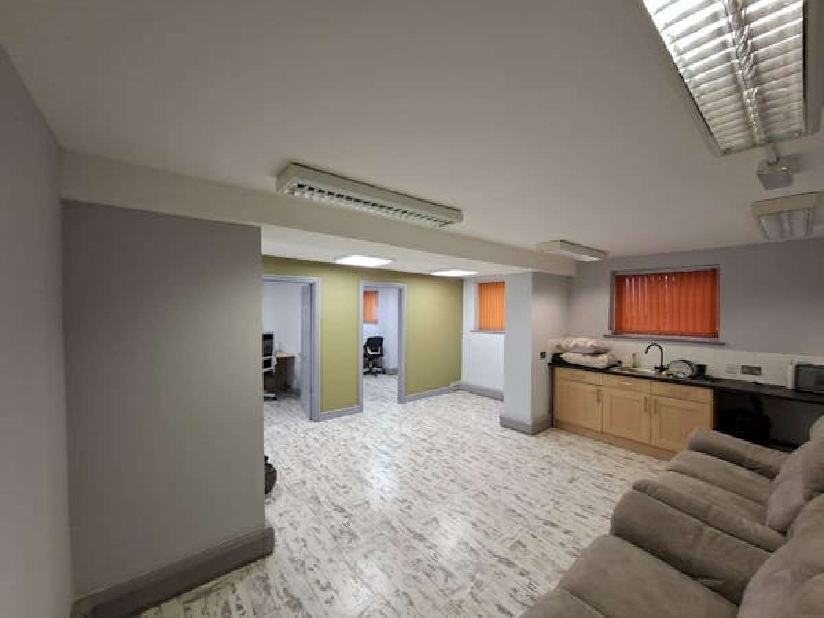 Office in Macclesfield - photo 3