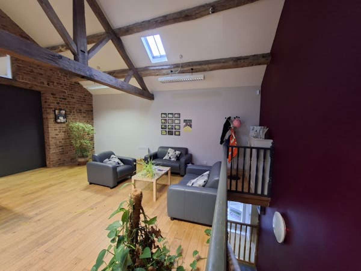 Office in Macclesfield - photo 4