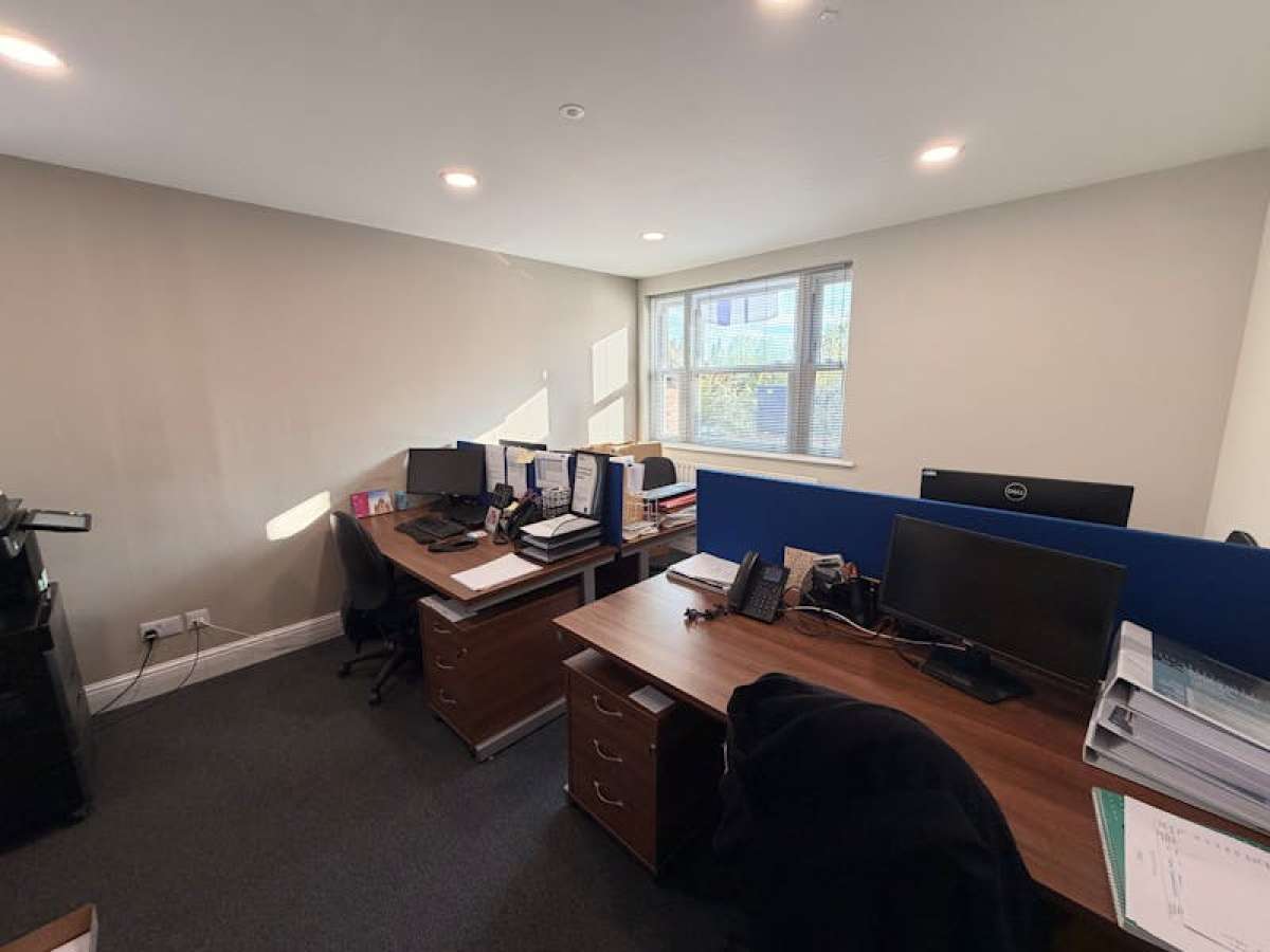 Office in Farnham - photo 3