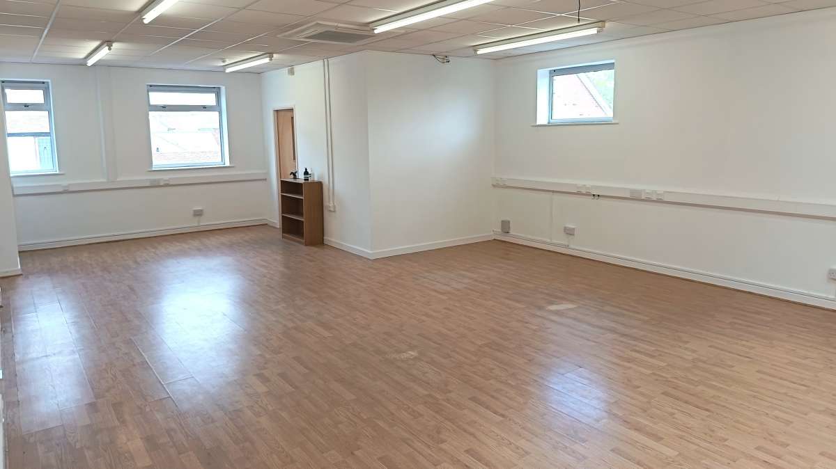 Office in Syston - photo 2