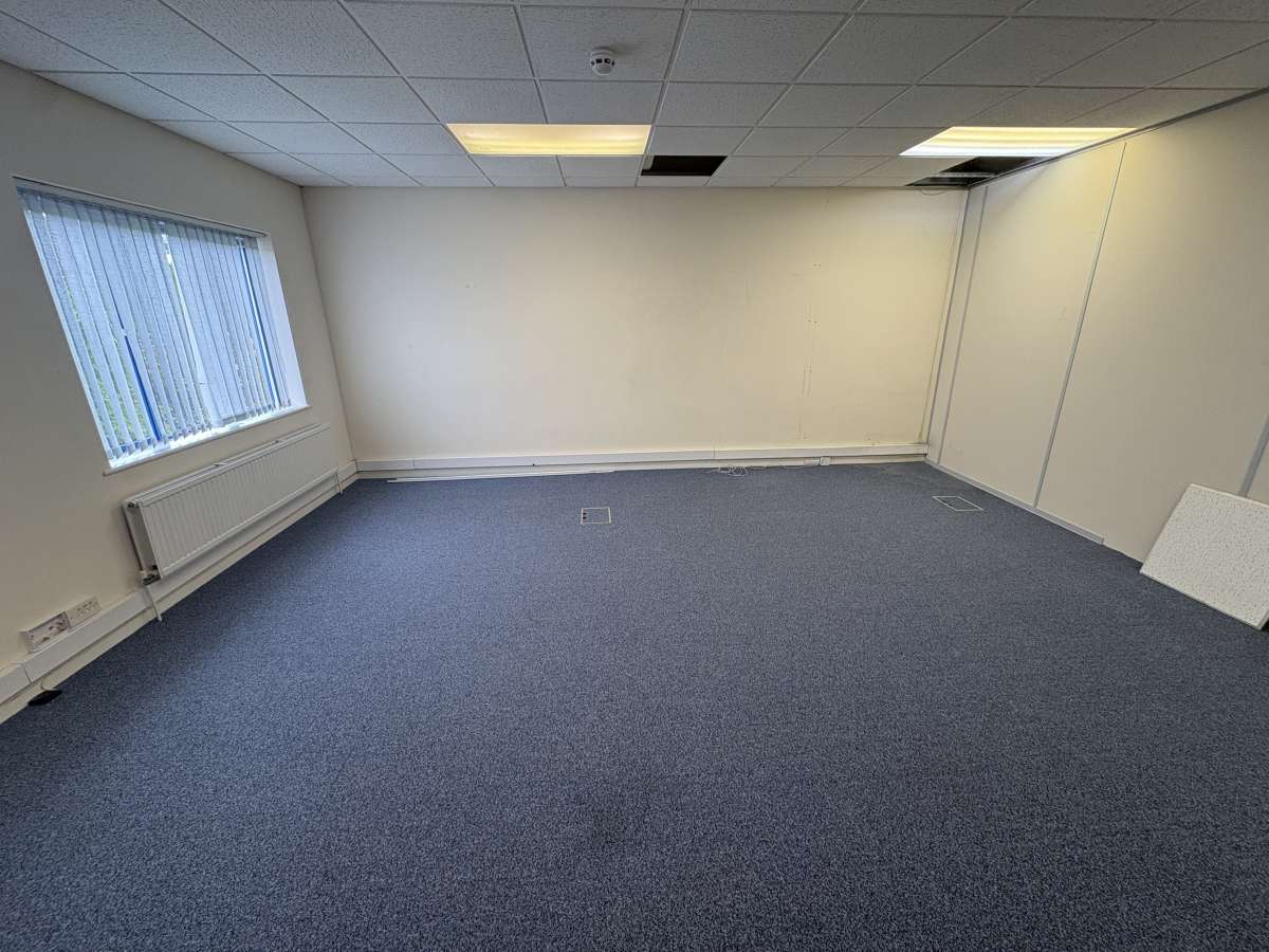Office in Chandler's Ford - photo 3