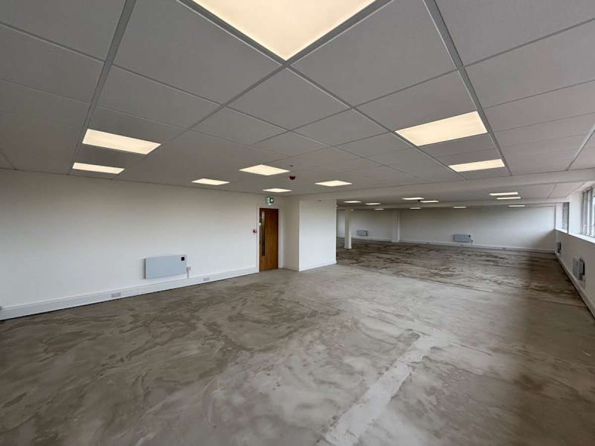 Office in Basingstoke - photo 4