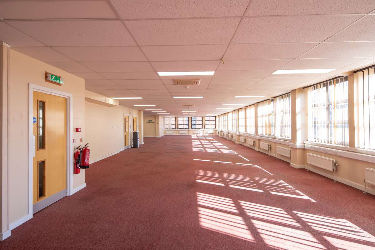 Office in Wakefield - photo 4