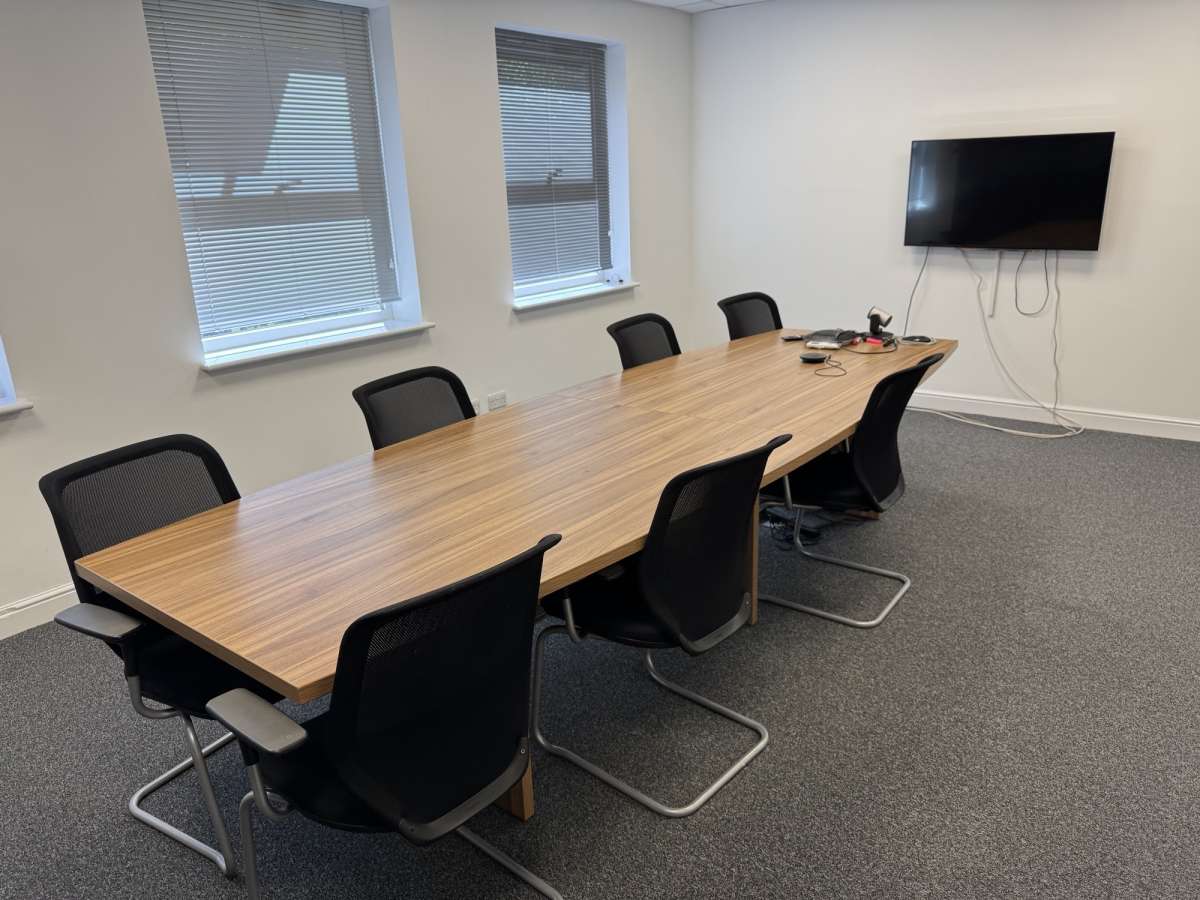 Office in Burton On Trent - photo 2