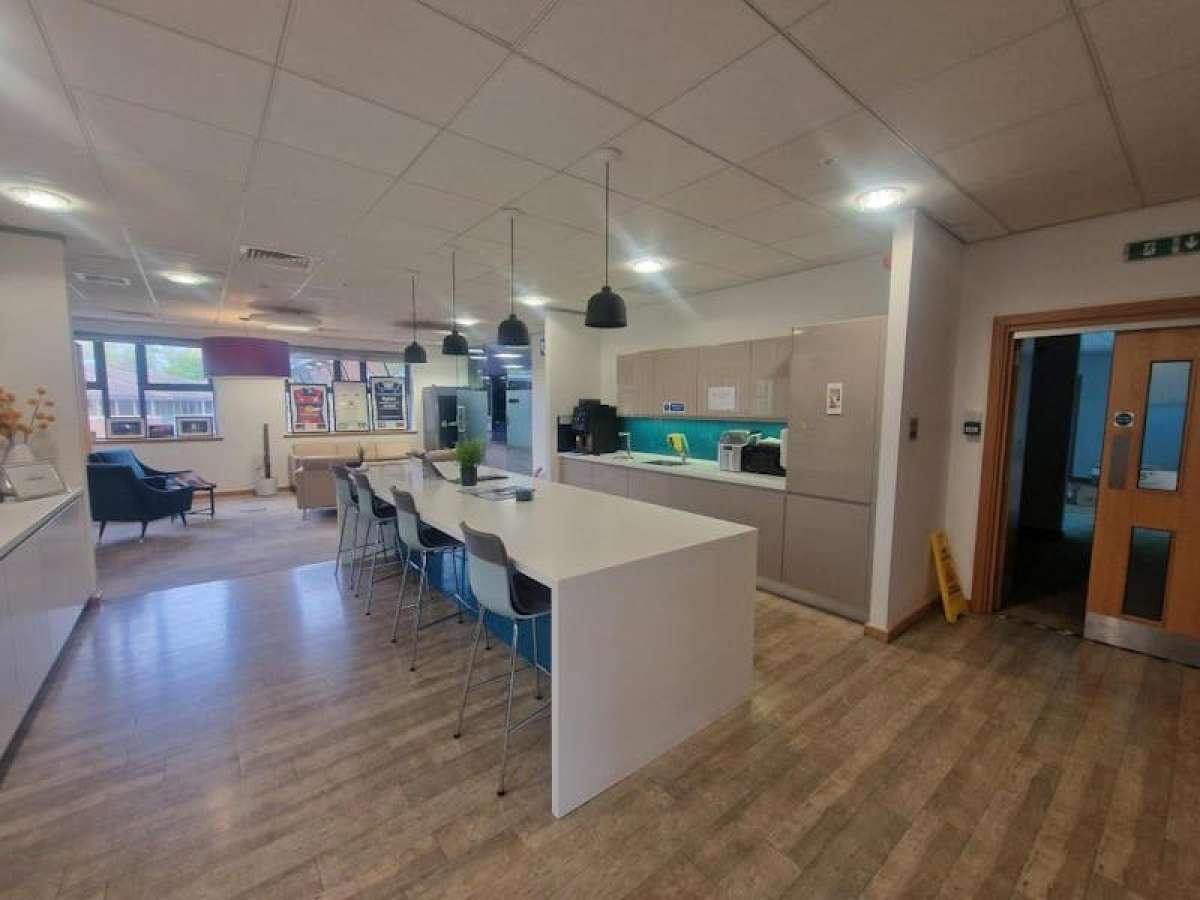 Office in Basingstoke - photo 2