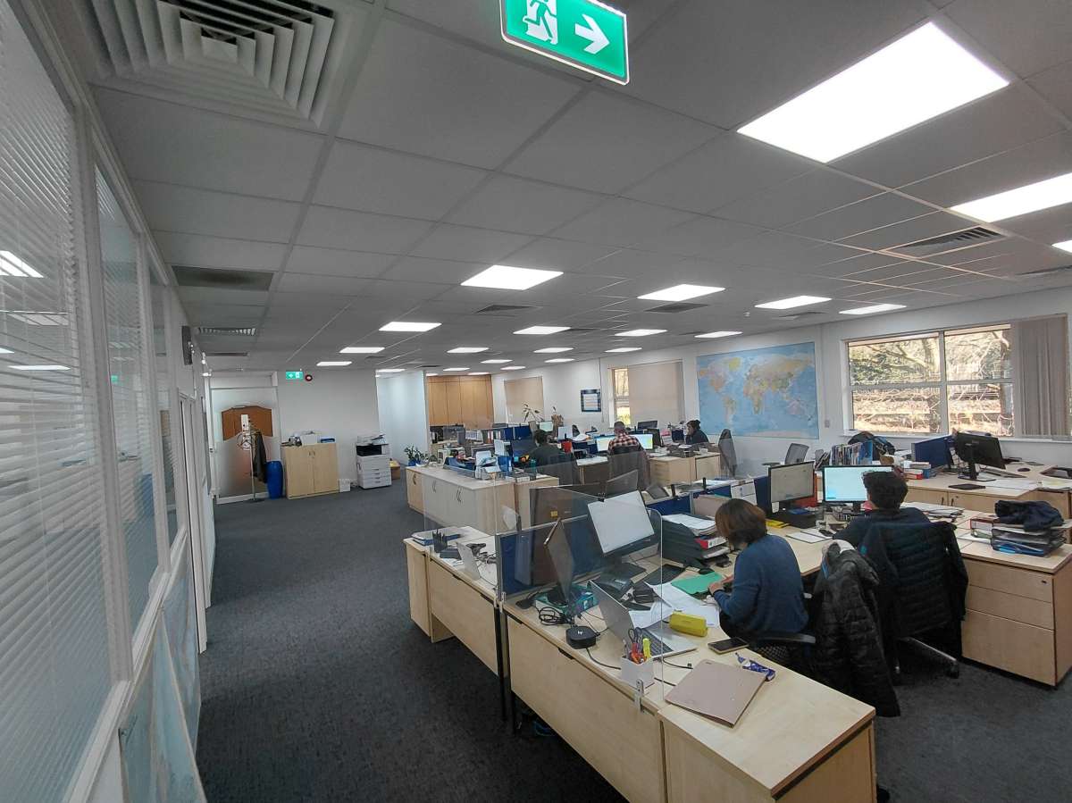 Office in Woking - photo 2