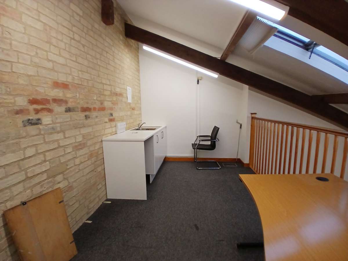Office in Oakington - photo 3