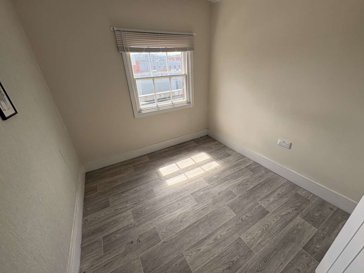 Office in Lincoln - photo 4