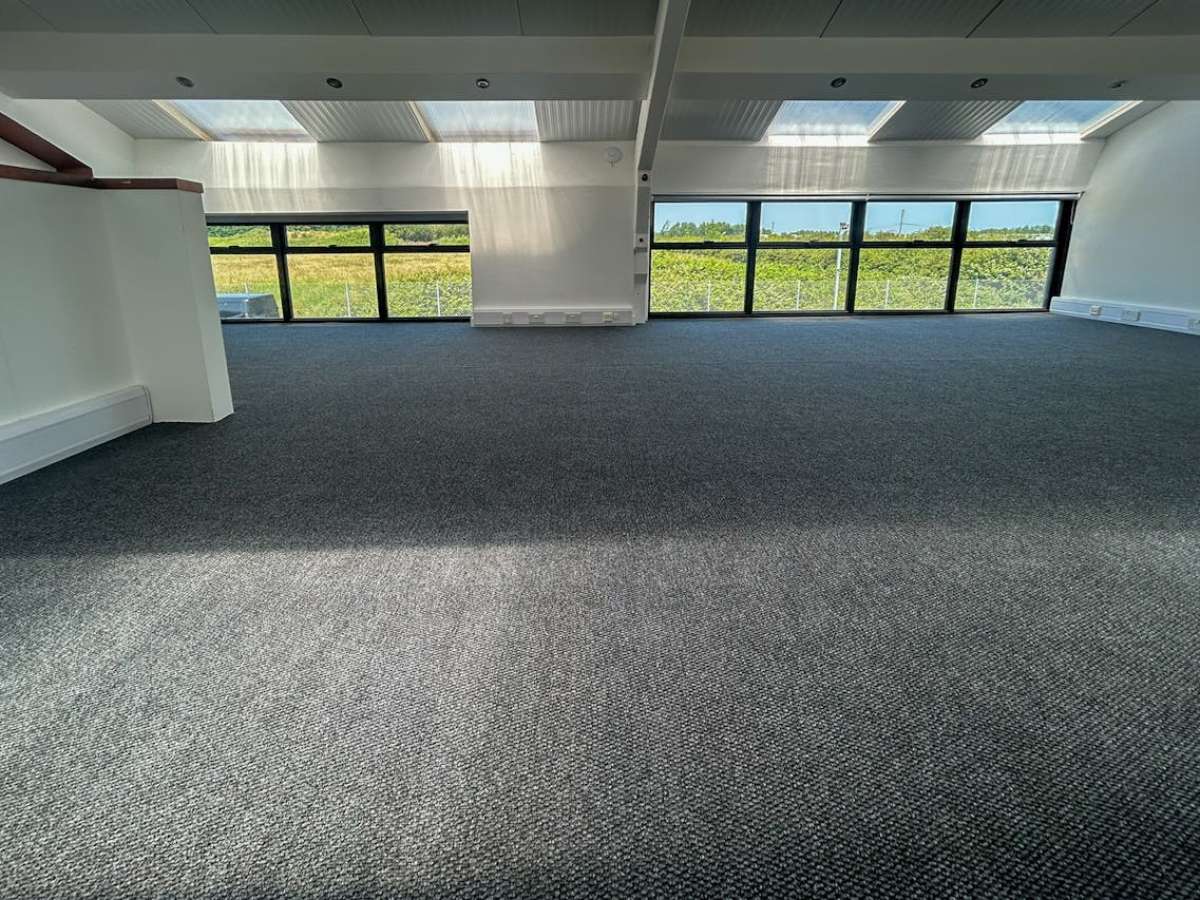 Office in Lymington - photo 2