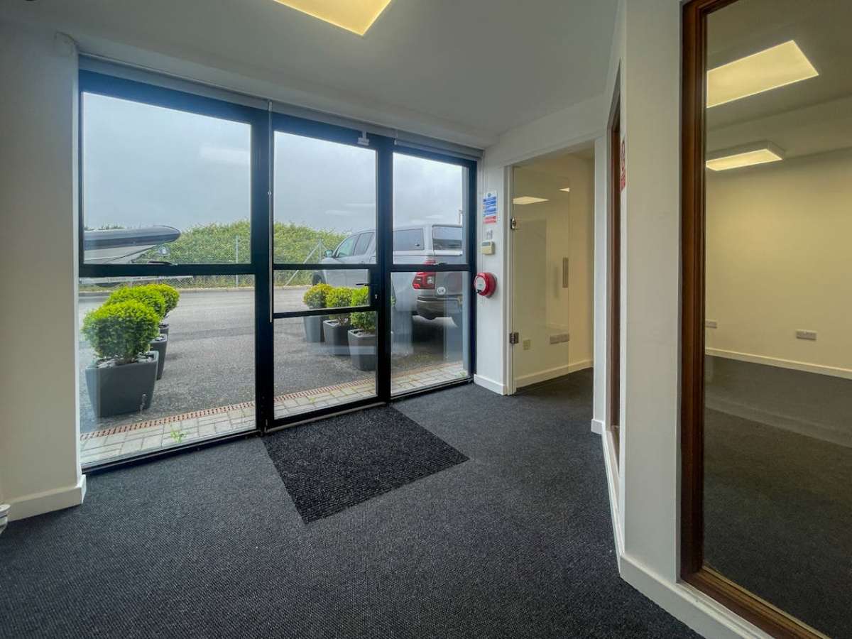 Office in Lymington - photo 4