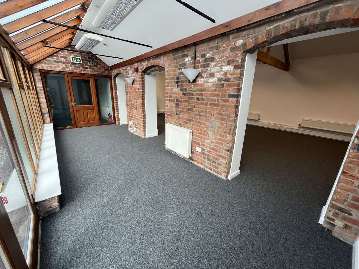Office in Newtown Unthank - photo 4