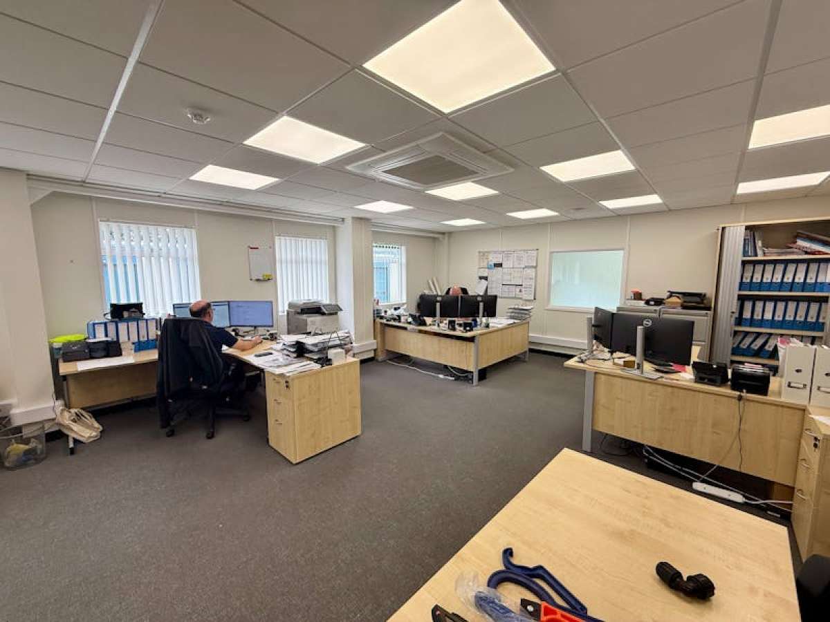 Office in Wimborne - photo 3