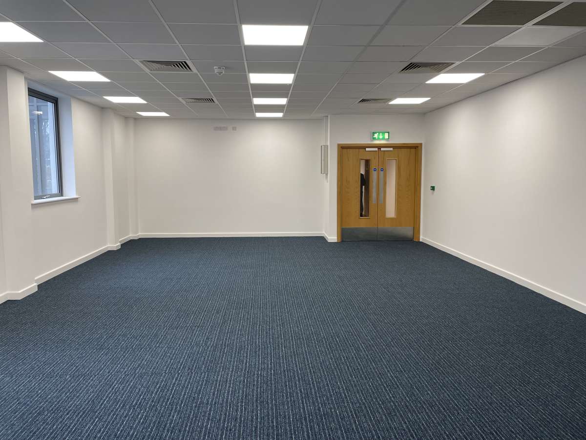Office in Chesterfield - photo 2